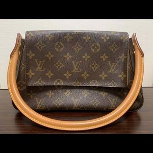 SOLD🧚🏻‍♀️ Louis Vuitton Looping Mini Canvas Shoulder Bag